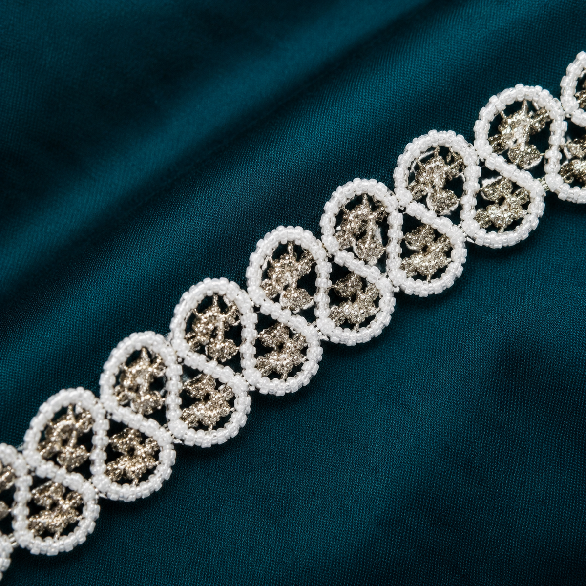 White & Gold Loop Design Decorative Lace Border for Saree, Blouse & Dupatta – 18 Meter Roll